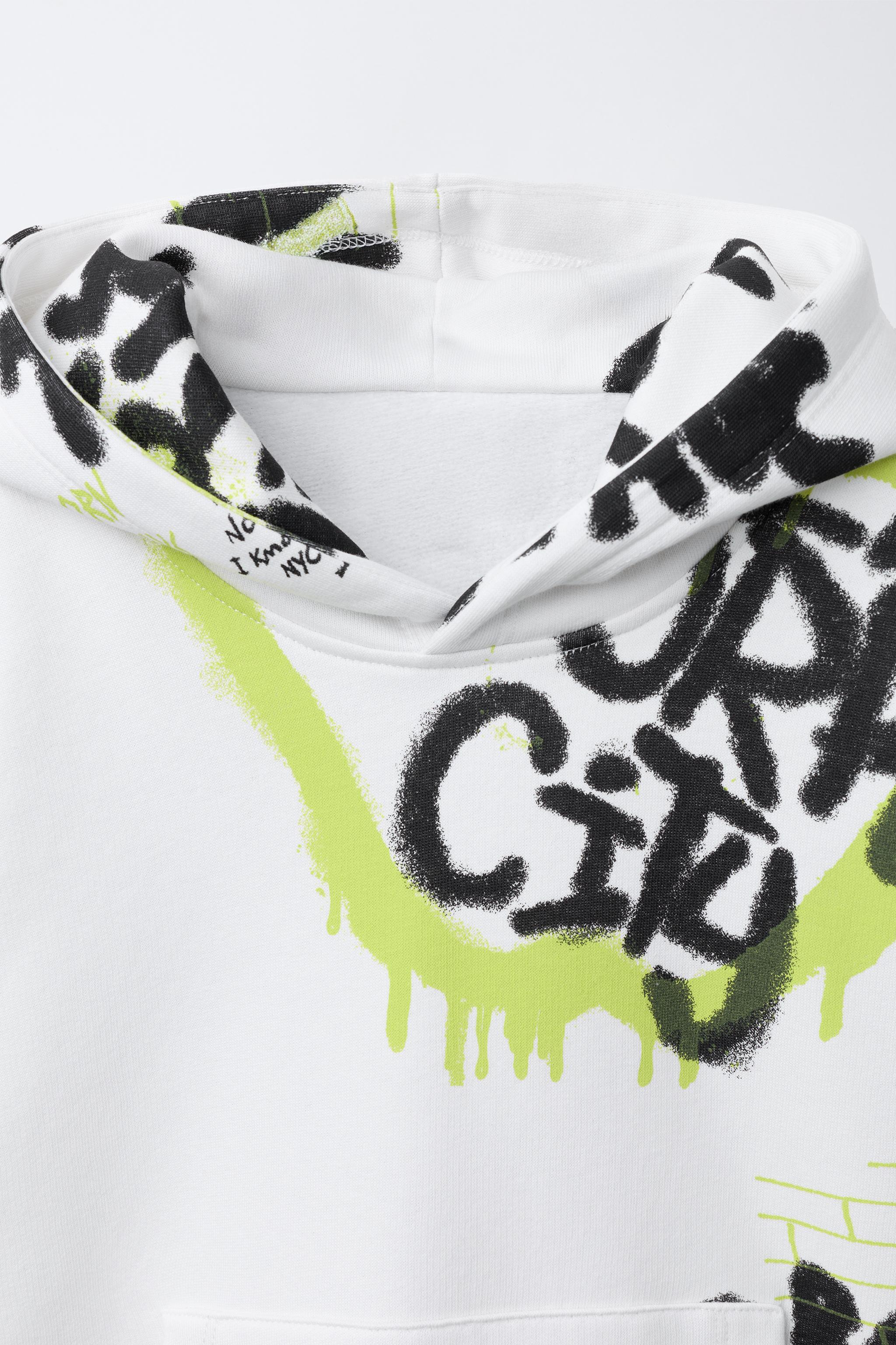 GRAFFITI PRINT SWEATSHIRT